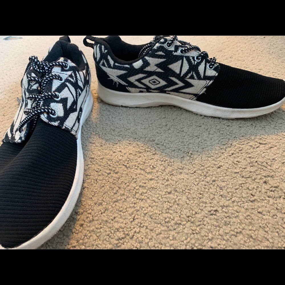 Not Rated brand tennis shoes size 10